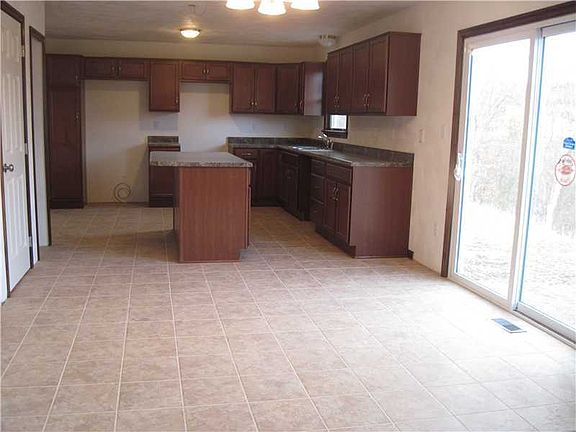 4th image of 145 Winchester Dr