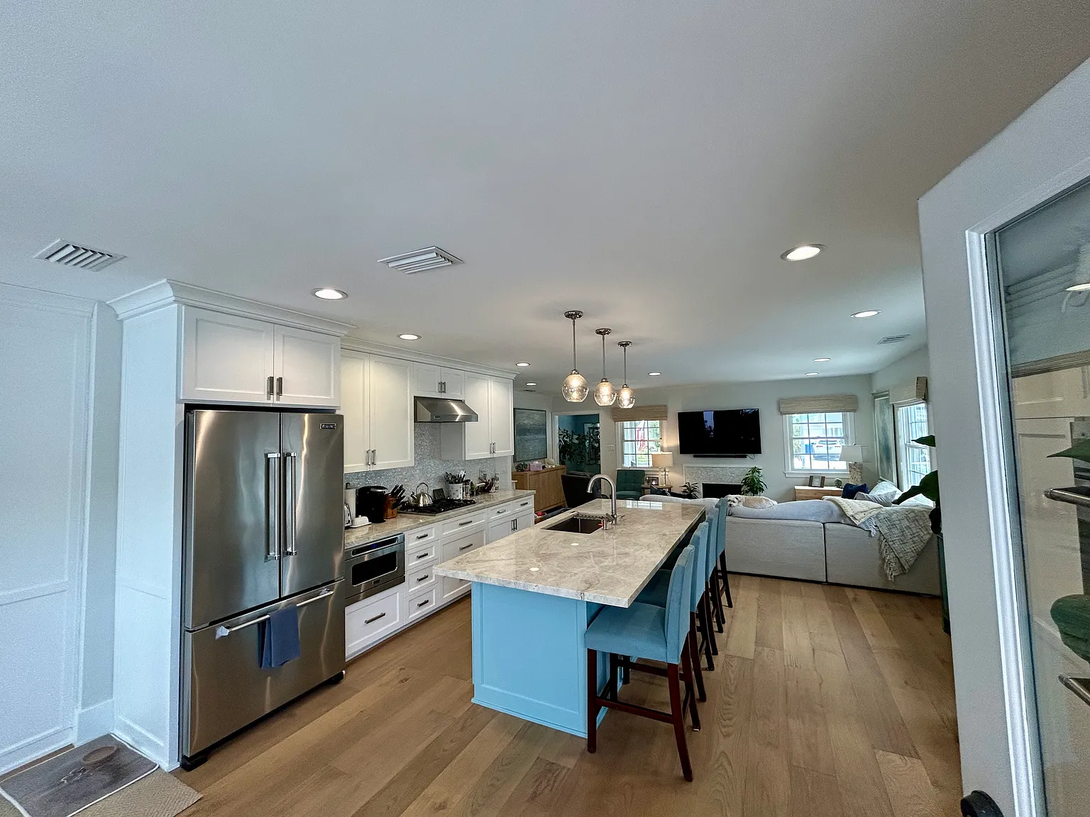 1226 S Helberta Ave — Photo 4