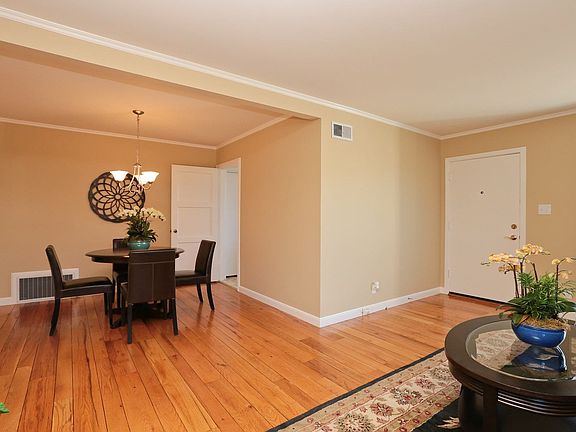 5th image of 427 Wildwood Dr