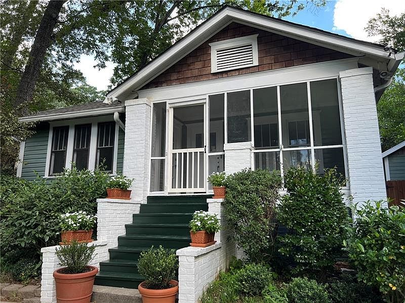 1st image of 284 Lakeview Ave NE
