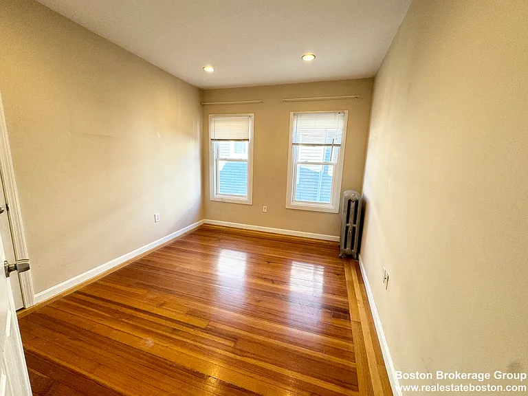 25 Sudan St #3 — Photo 7
