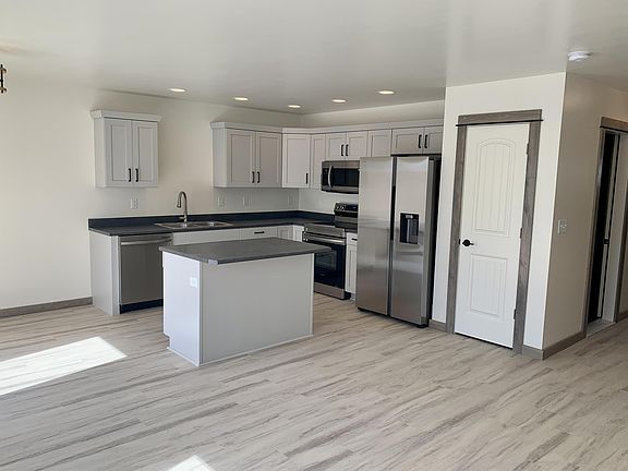 5th image of 3355 Blackbird Way #1