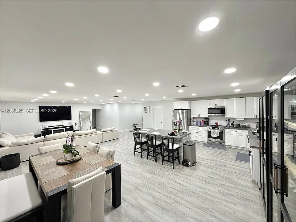 1545 NW 11th St