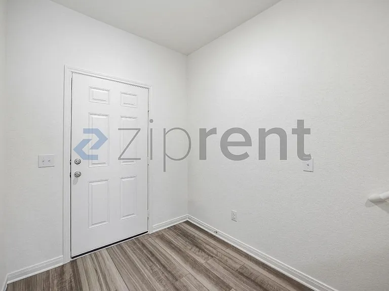 7536 Corral Smt — Photo 4