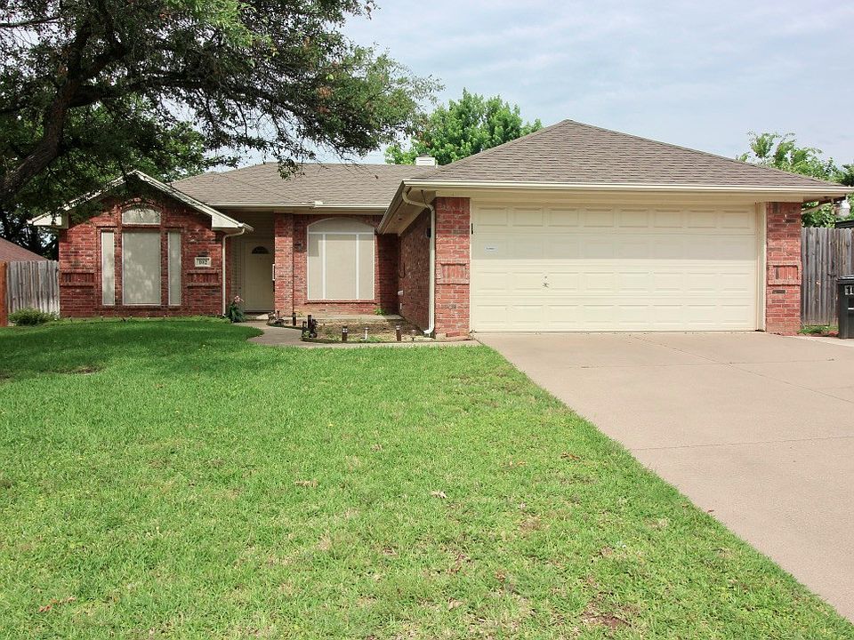 1st image of 102 Chimney Rock Ct