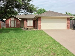 102 Chimney Rock Ct, Weatherford, TX 76086