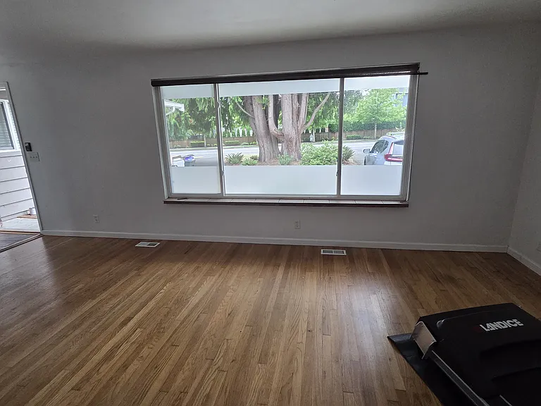 216 Jericho Ave NE — Photo 4