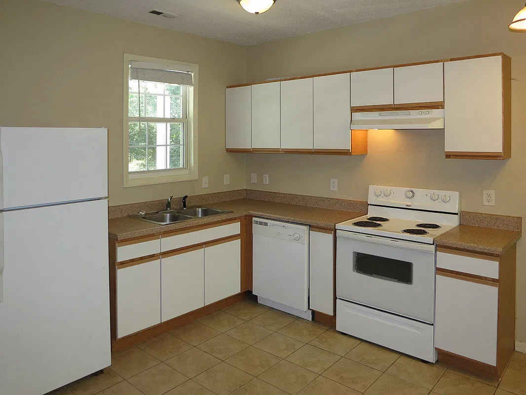4 bed, 1318 sqft, $2,195 — Photo 4
