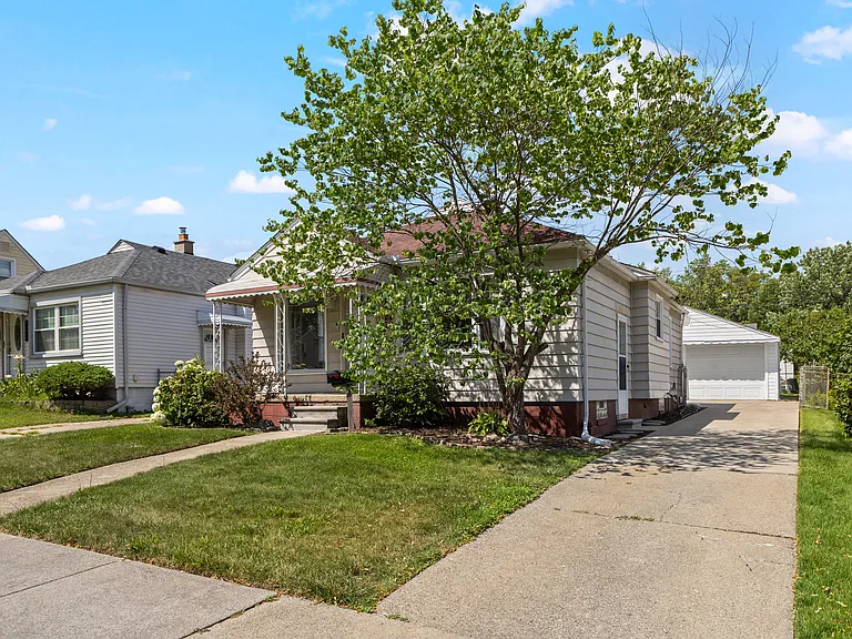 21328 Audette St — Photo 43