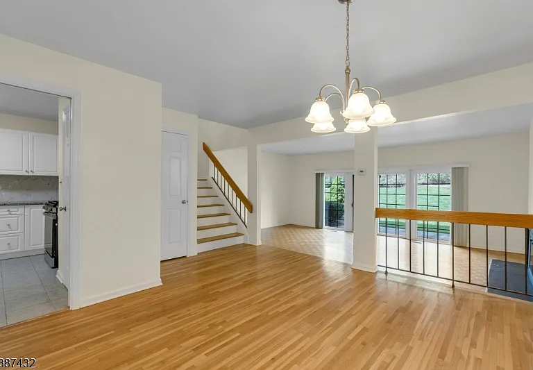 10 Shelley Pl — Photo 4