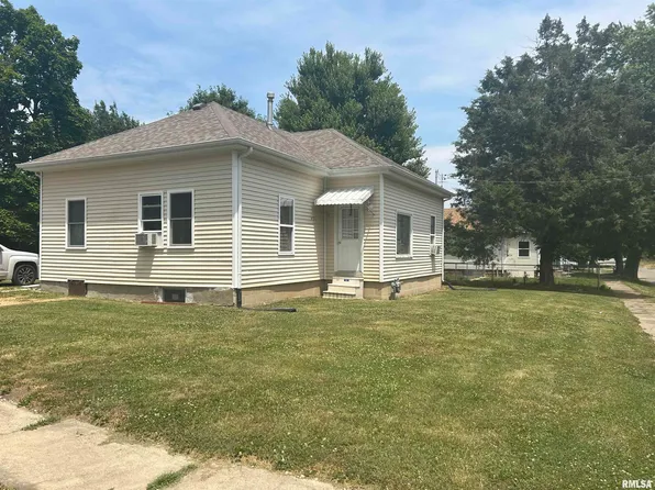 421 W 3rd St, Taylorville, IL 62568