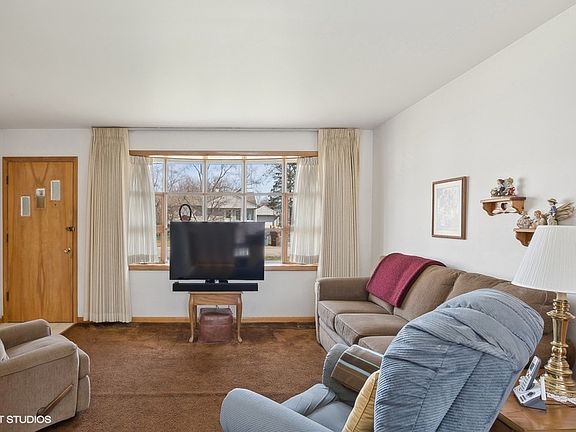 3rd image of 16820 Forest View Dr