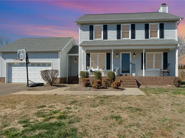 1012 Riverpointe Dr, East Bend, NC 27018