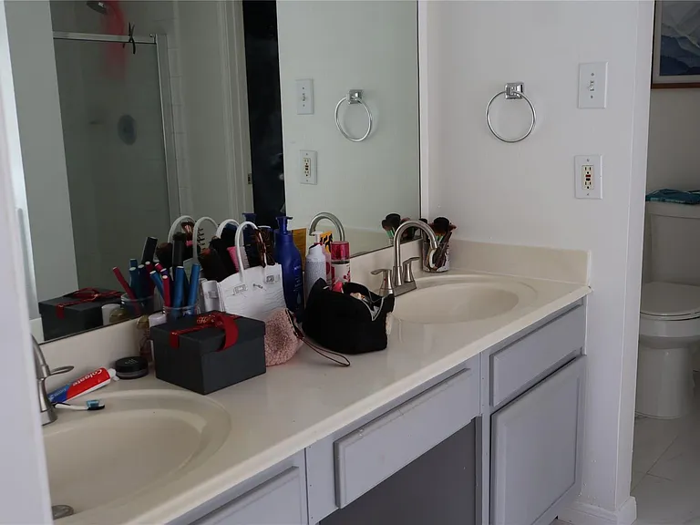 710 Hidden Rdg W — Photo 26