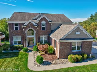 6363 Amber Ln, Grand Blanc, MI 48439
