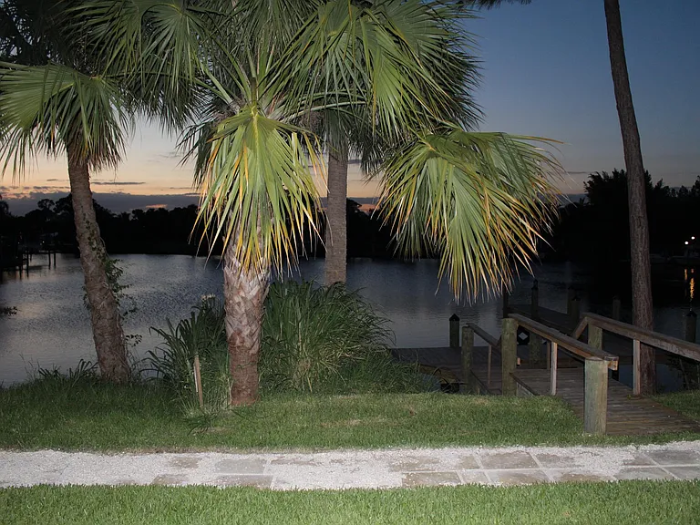 928 NW Spruce Ridge Dr — Photo 15