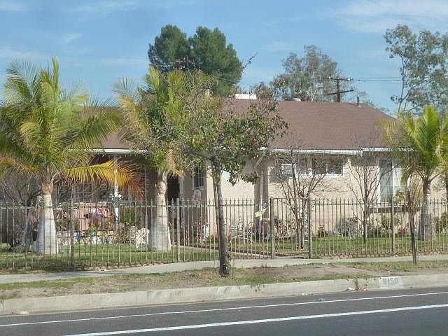 1st image of 9158 Woodman Ave