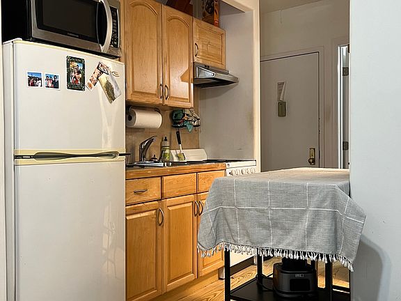 3rd image of 43 Carmine St APT 11