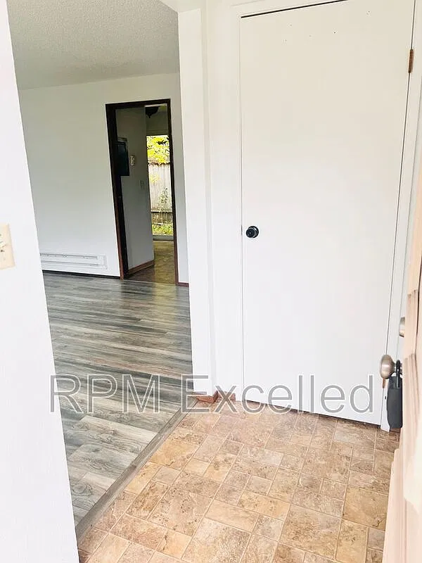 2 bed, 1.0 bath, 1000 sqft, $1,500 — Photo 2
