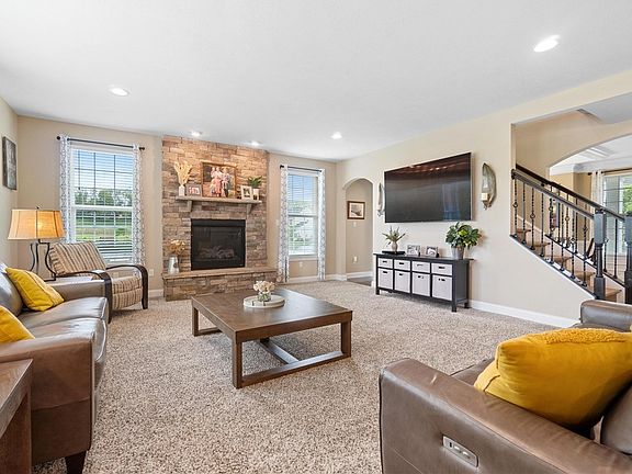 3rd image of 408 Winesap Ct