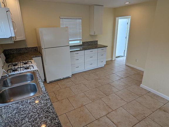 4th image of 3910 Quince St