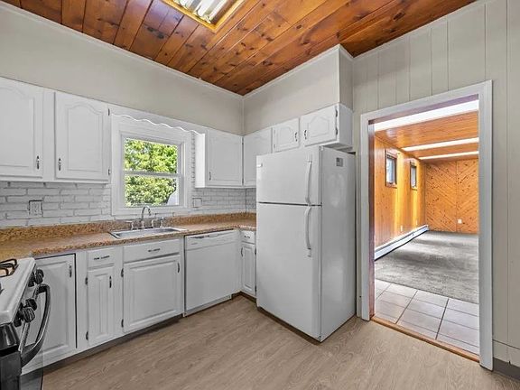 4th image of 41 Becker Ave #1