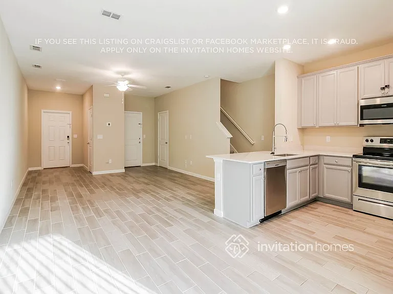 13290 Shore Grass Dr — Photo 7