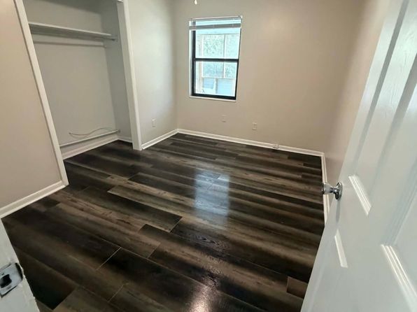 210 SW Elizabeth Ct