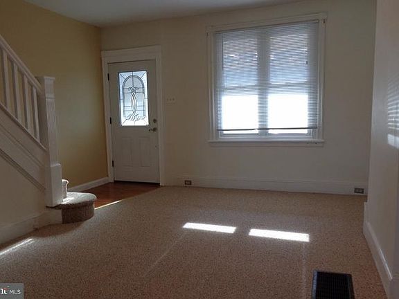 4th image of 755 Oak St