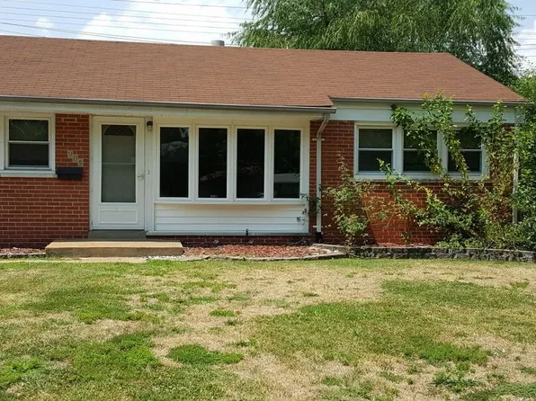 905 Saint Patrice Ln, Florissant, MO 63031