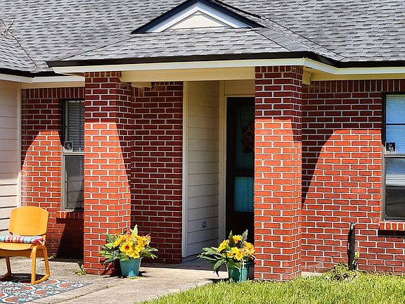 3rd image of 325 WILDBERRY Court