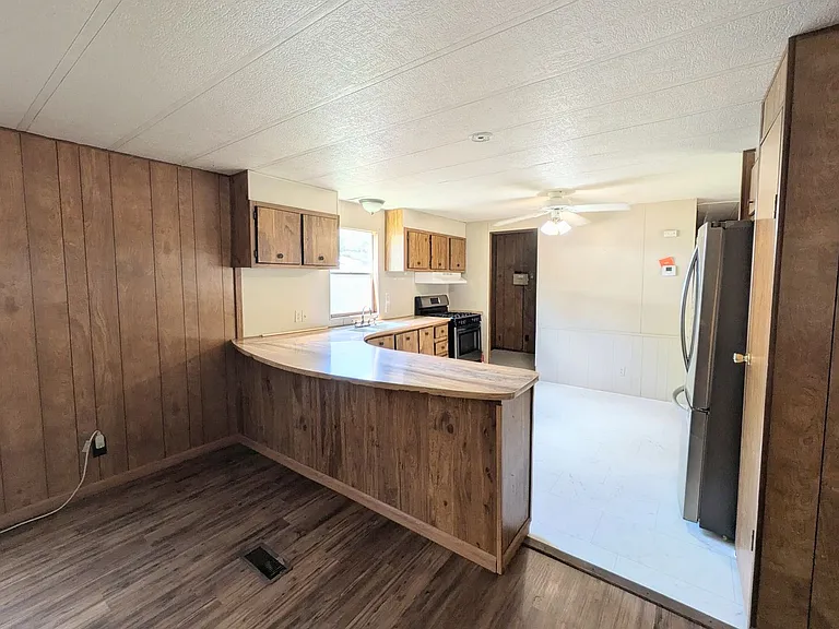 16240 San Pedro Ave — Photo 13