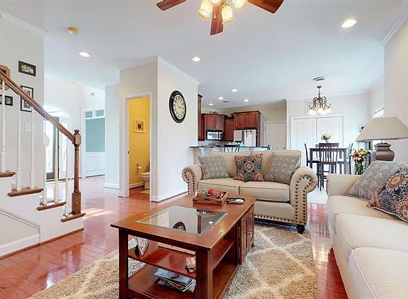3rd image of 3328 Cliffbranch Ln