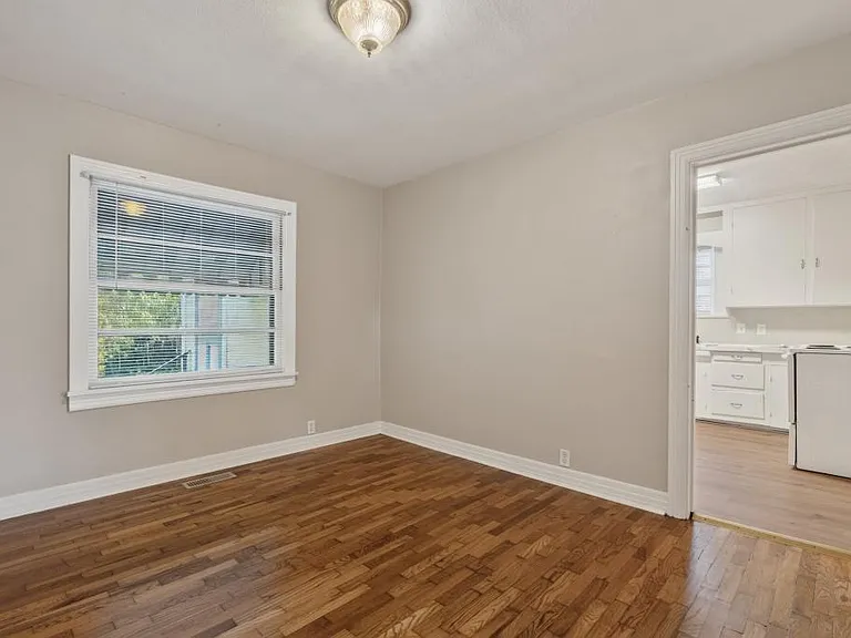 102 Chitwood St — Photo 8