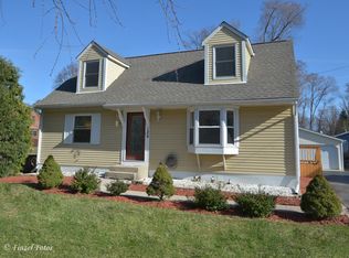 126 Fairfield Dr, Island Lake, IL 60042