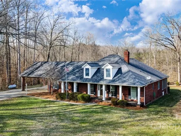 1219 Forest Bluff Dr, Midland, NC 28107