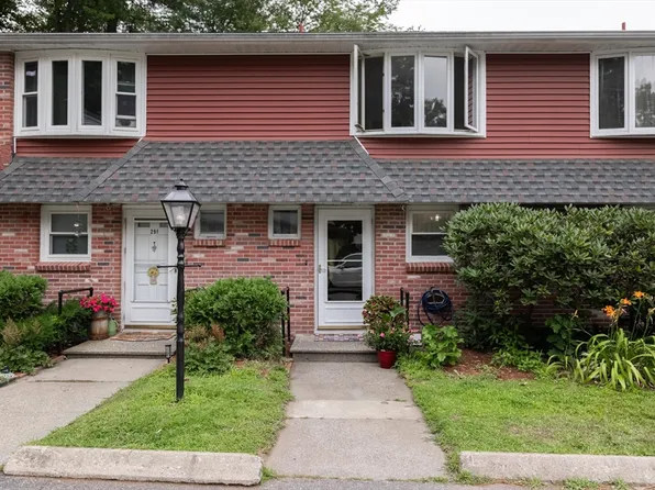 79 Meadow Pond Dr APT 29E, Leominster, MA 01453
