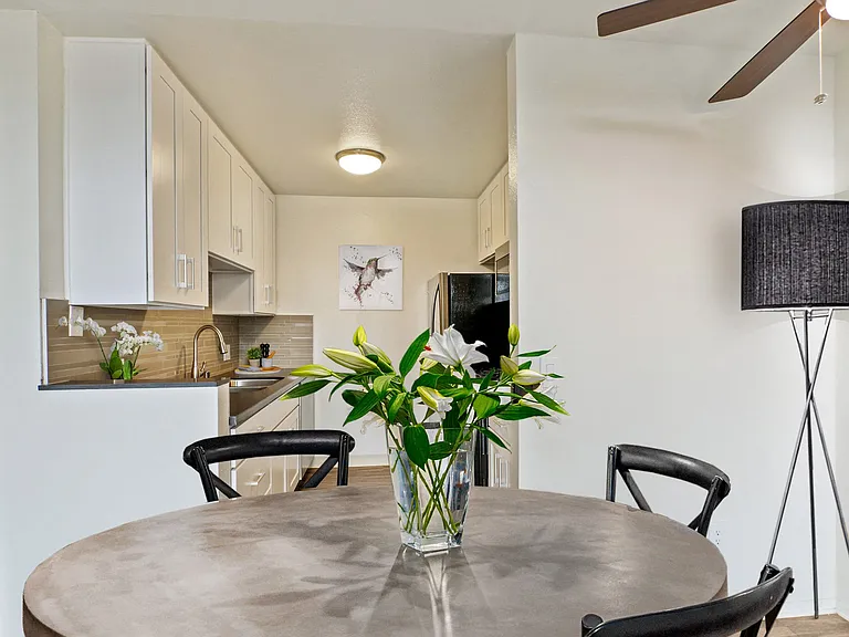 Park Overland Apartments — Photo 12