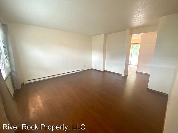 3rd image of 206 5th St NW