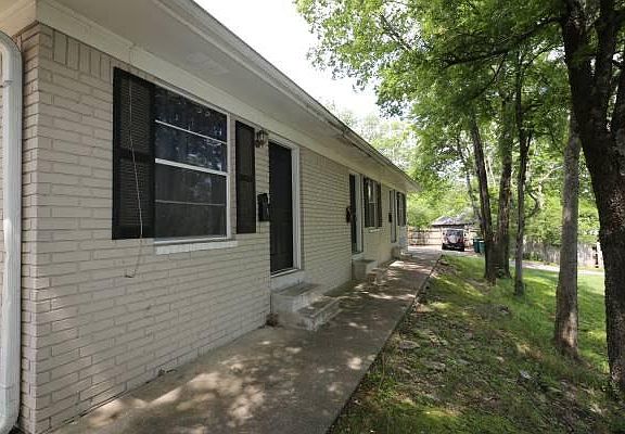 2nd image of 803 N Van Buren St APT 2