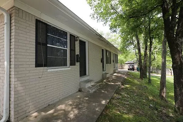 803 N Van Buren St #2 — Photo 2