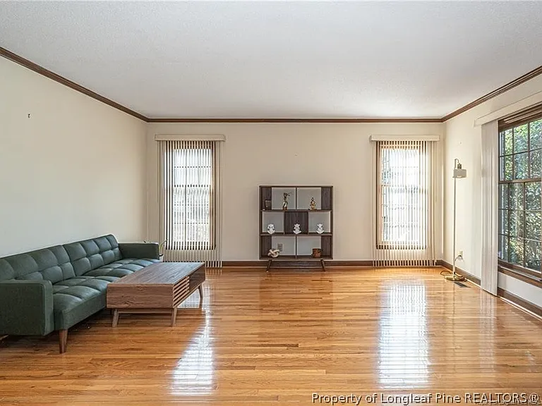 6821 Thames Dr — Photo 6
