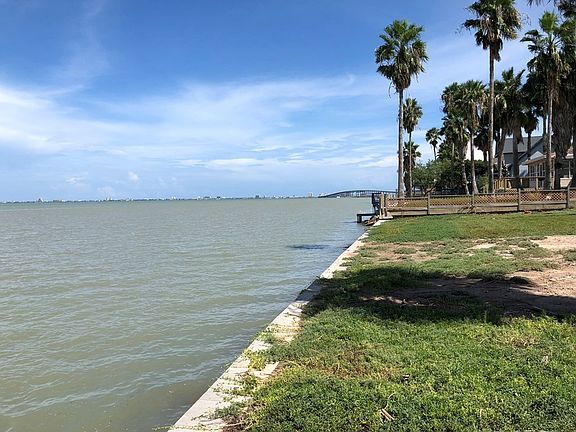 4th image of 1008 N Shore Dr