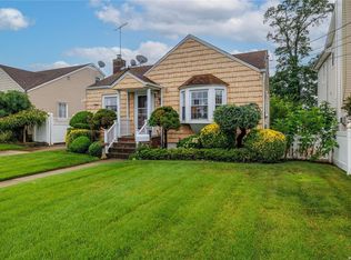 1069 Jackson Ave, Franklin Square, NY 11010