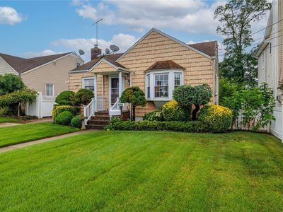 1069 Jackson Avenue, Franklin Square, NY, 11010