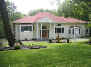 4 Engineers Rd, Roslyn Harbor, NY 11576