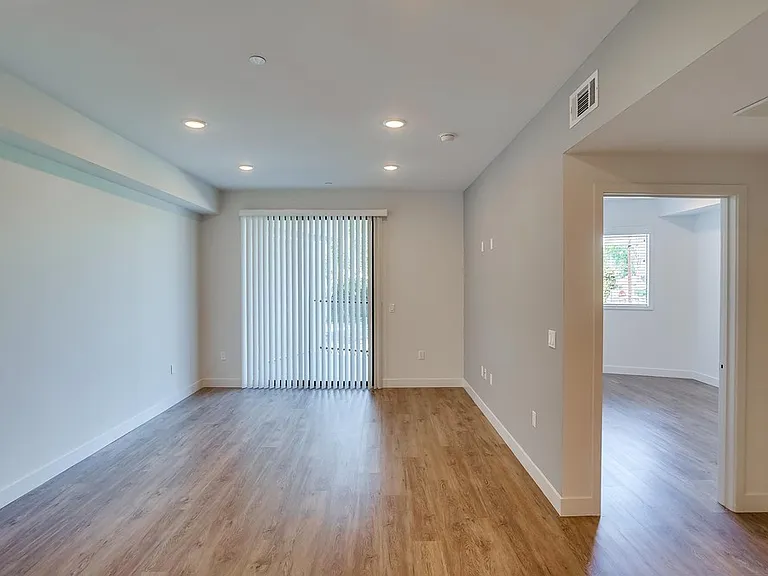 6015 Woodman Ave #206 — Photo 7