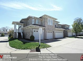 5855 Crescent Ridge Dr, Seven Hills, OH 44131