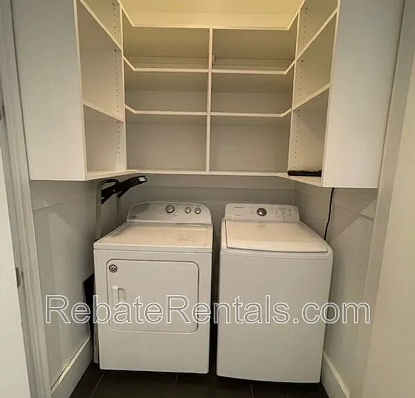 320 N 1st St #813 — Photo 18