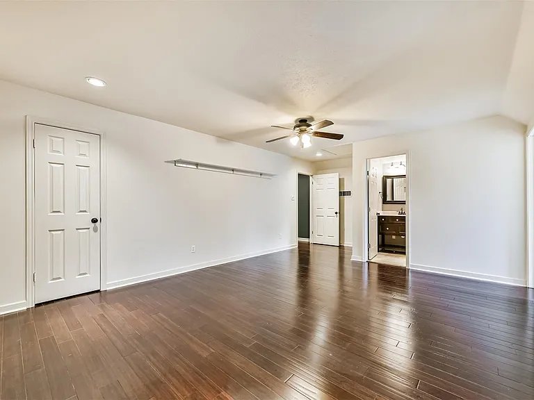 2111 Riverside Dr — Photo 25